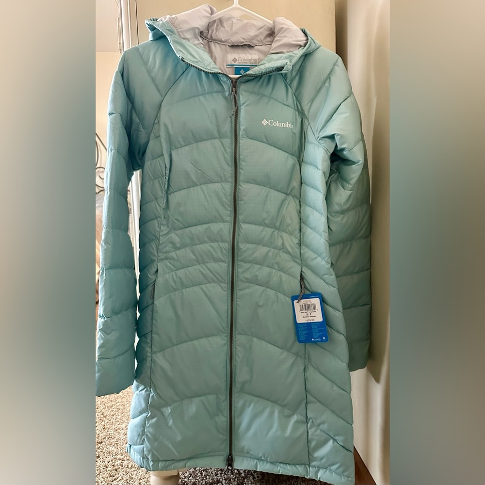 NEW Women’s Columbia jacket (small)
Karis Gale long hooded jacket- Aqua Haze